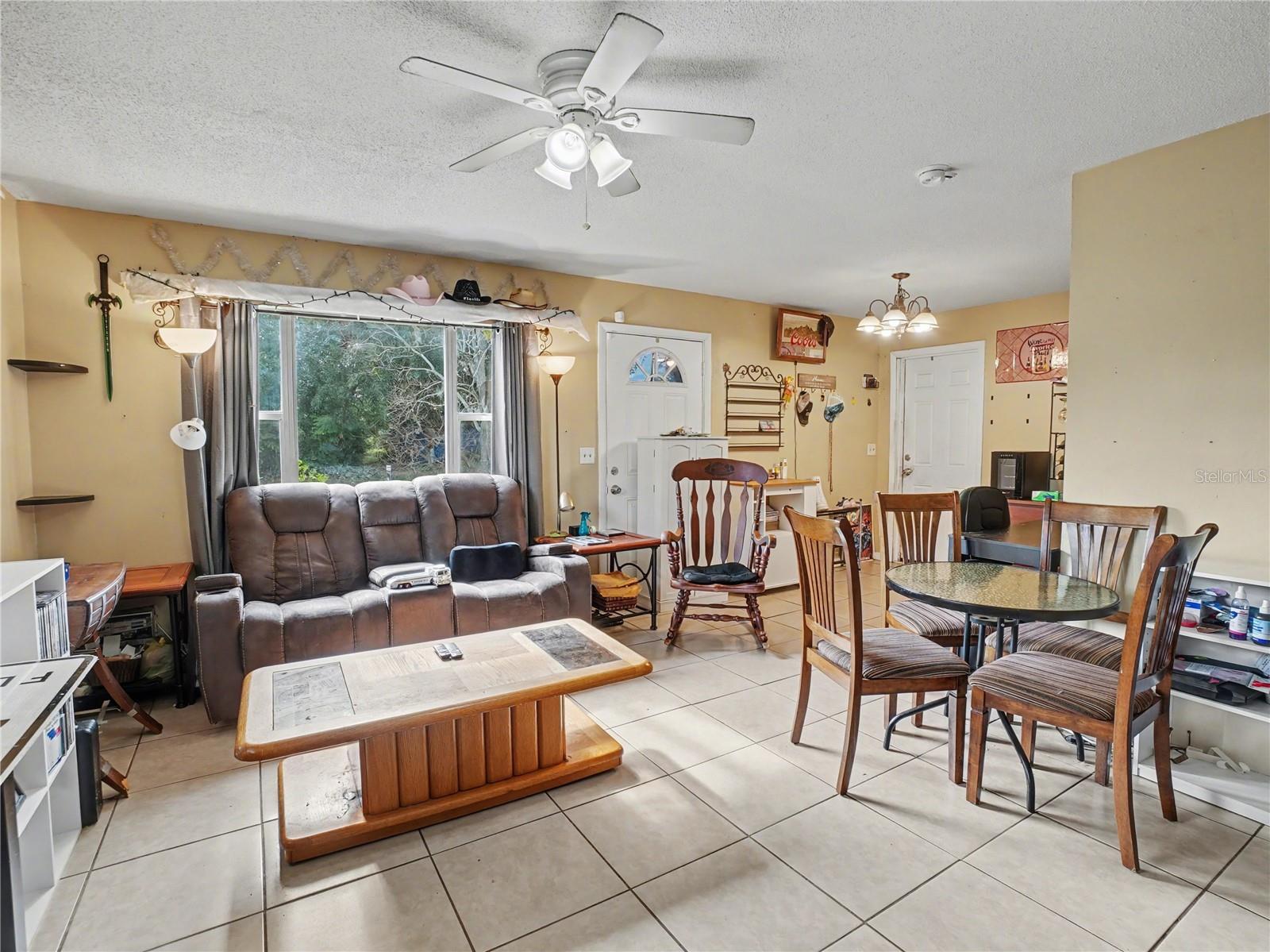 205 W DIVISION STREET