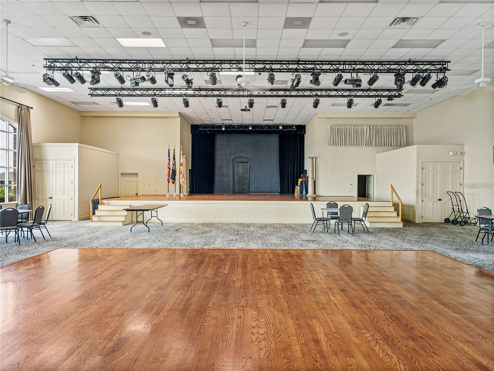 LAKE ASHTON GOLF CLUB PHASE VI - Residential