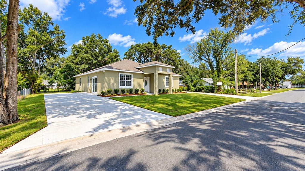 Photo of 407 Beckley Street, Kissimmee, FL 34744 (MLS # S5159267)