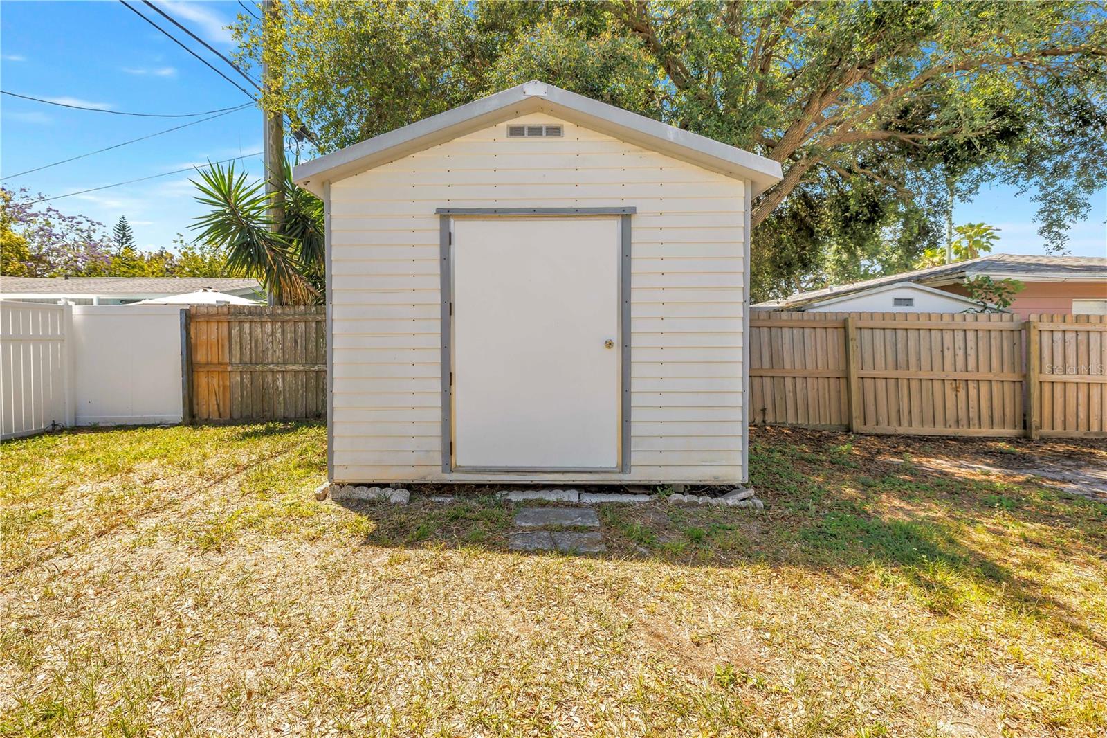 MEADOW LAWN 5TH ADD - Residential