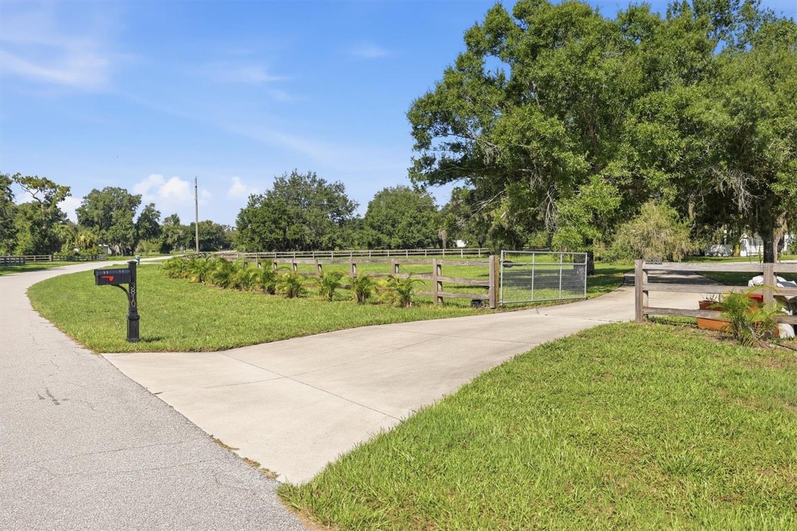 3810 HIDDEN RIVER ROAD, SARASOTA, FL, 34240 2 3810 HIDDEN RIVER ROAD