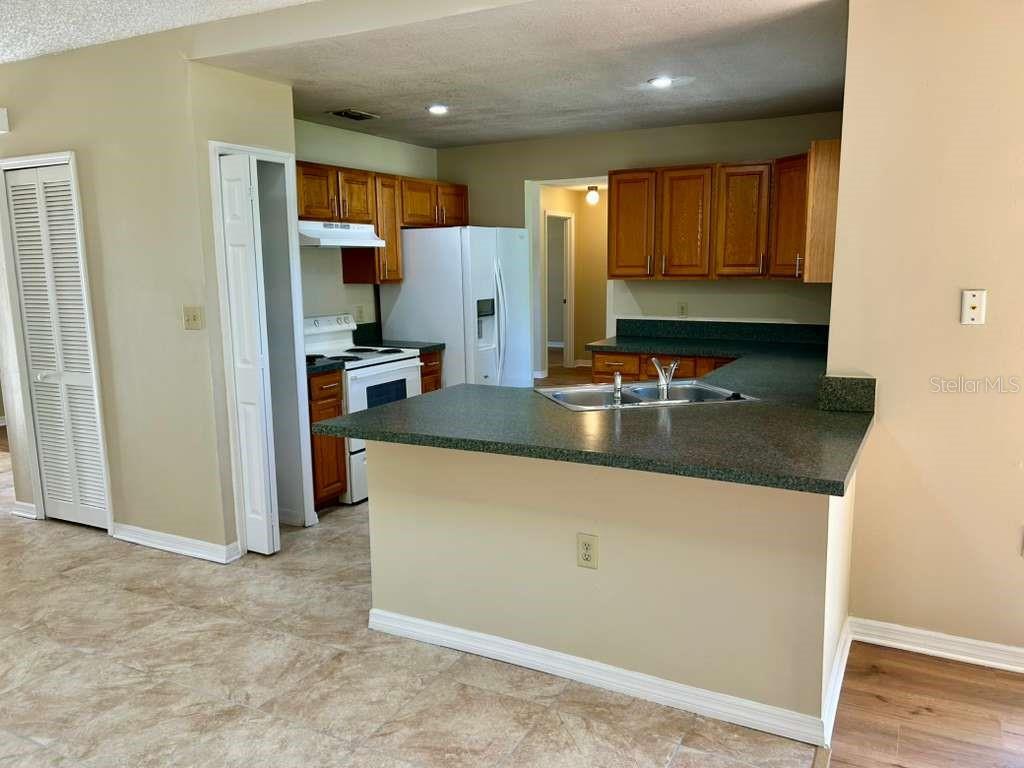 TWIN RIVERS SEC 4 UNIT 2 - Residential Lease