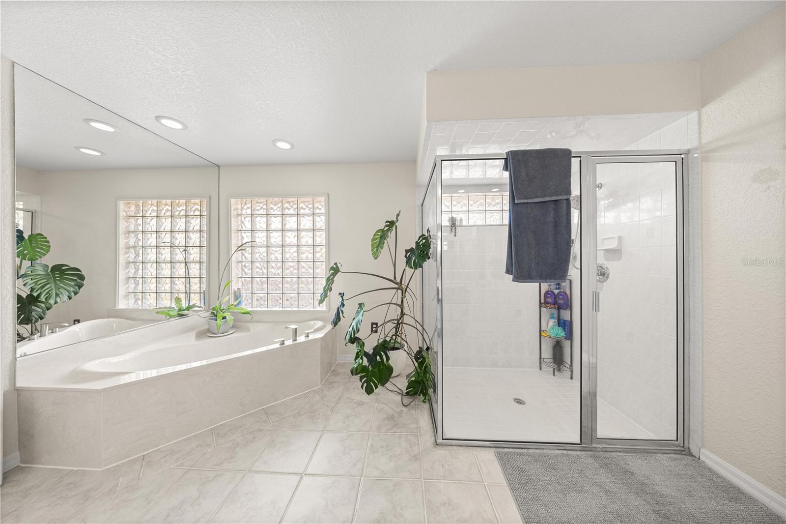 EMERALD POINT - Residential