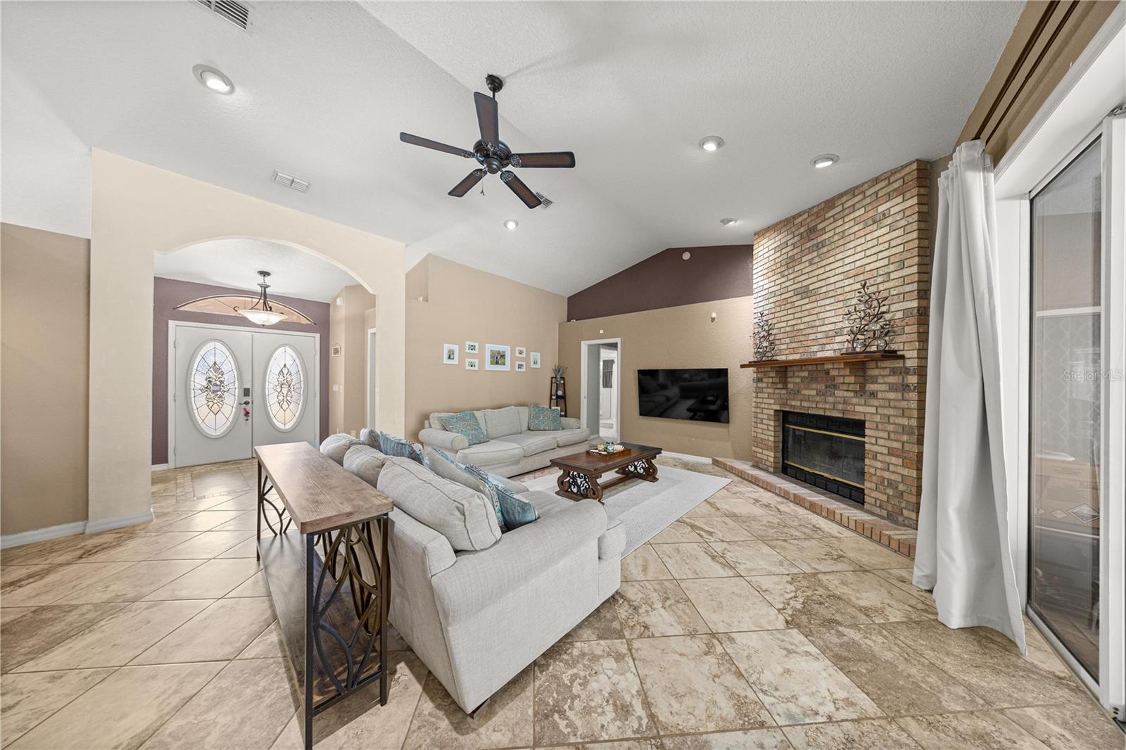 EMERALD POINT - Residential