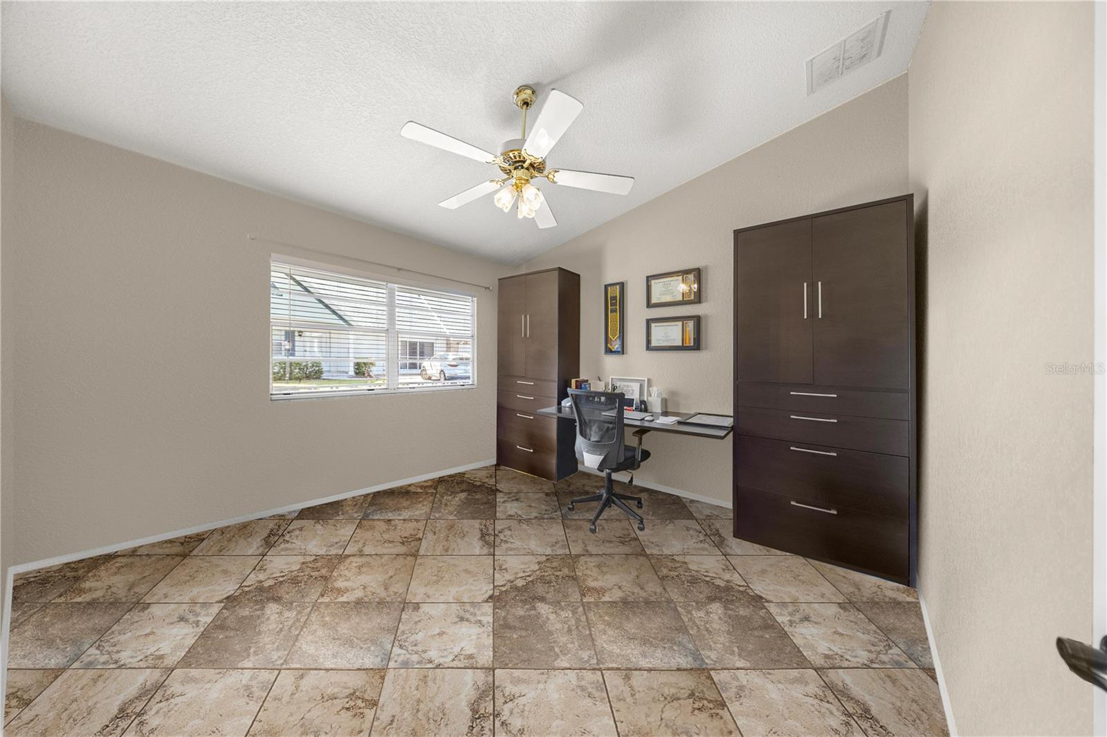 EMERALD POINT - Residential