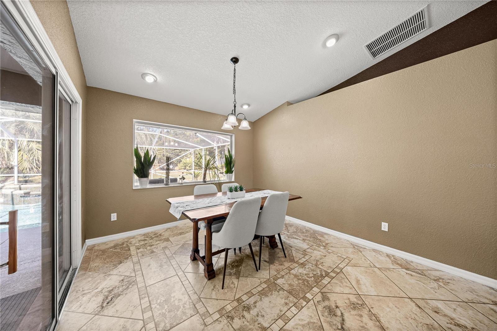 EMERALD POINT - Residential