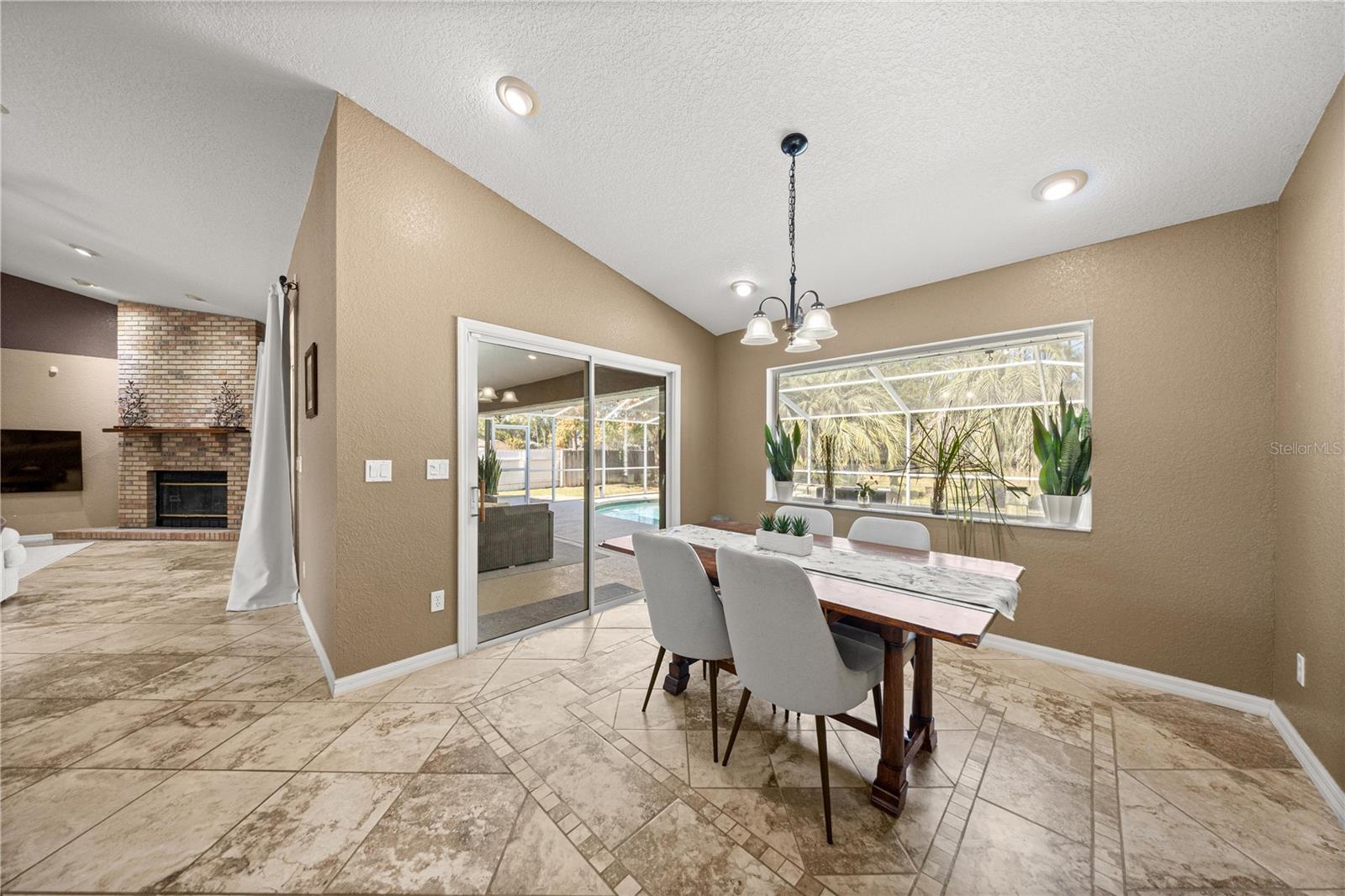 EMERALD POINT - Residential