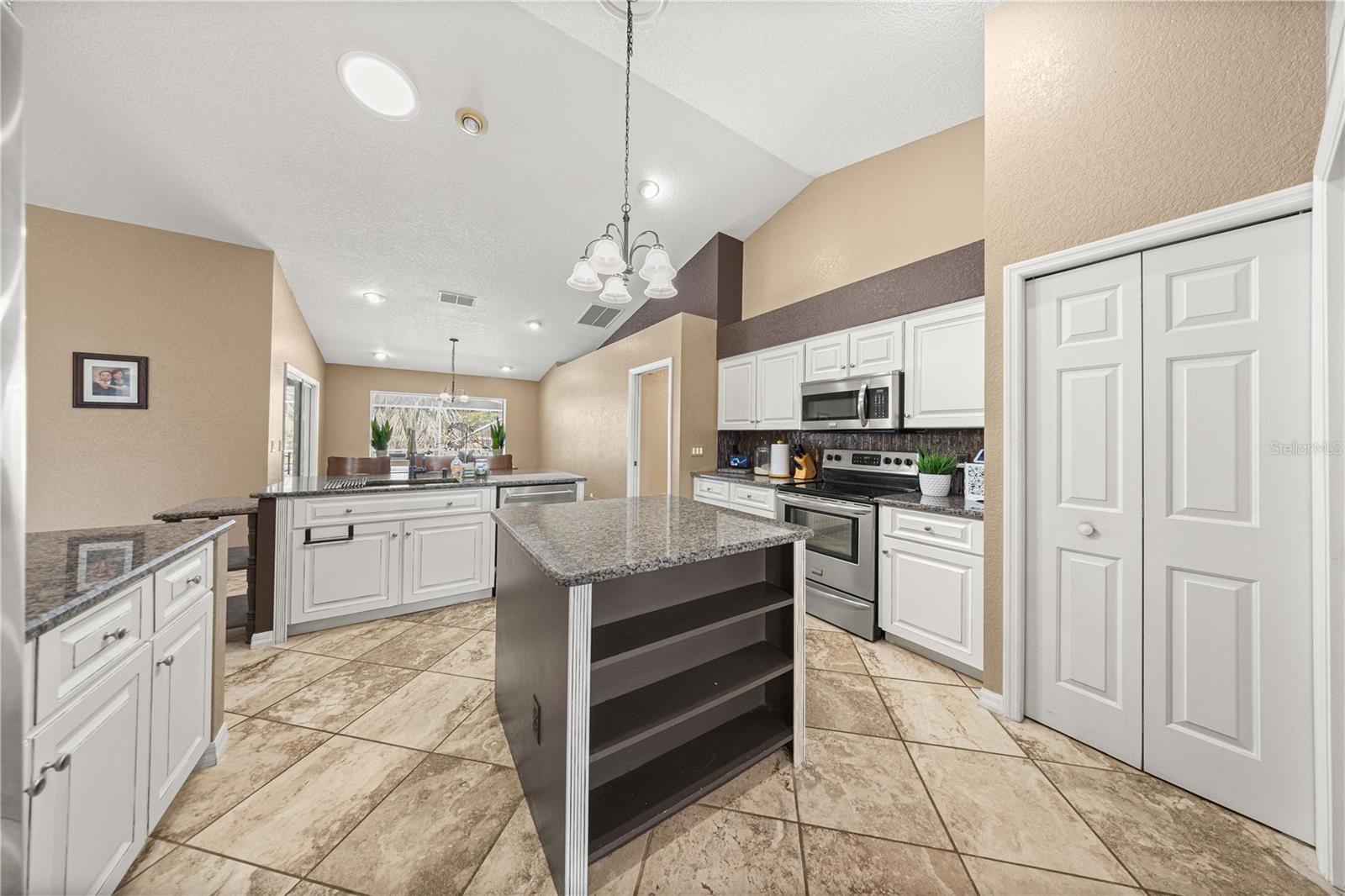 EMERALD POINT - Residential