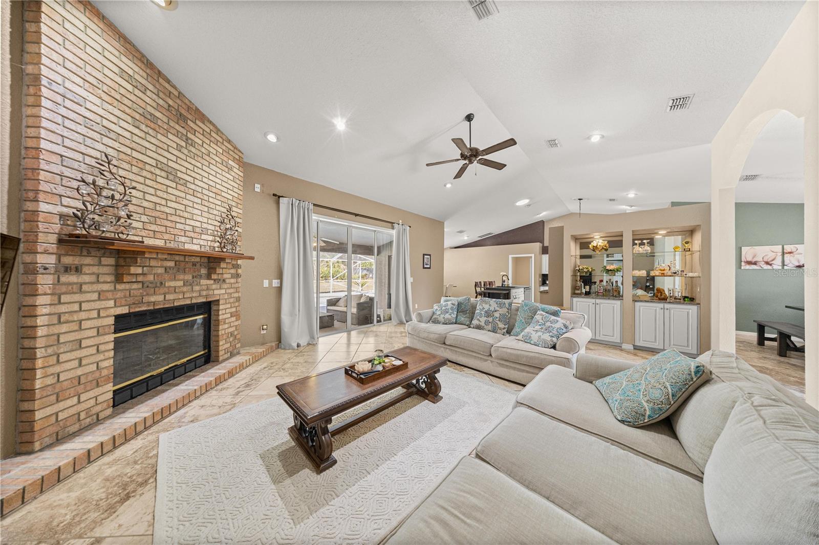 EMERALD POINT - Residential