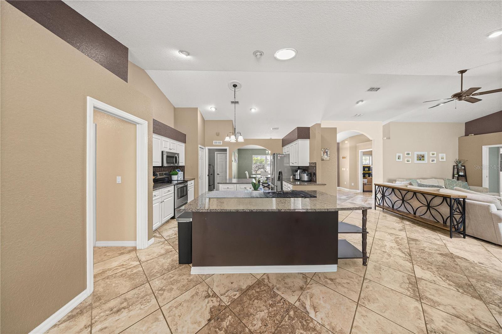 EMERALD POINT - Residential