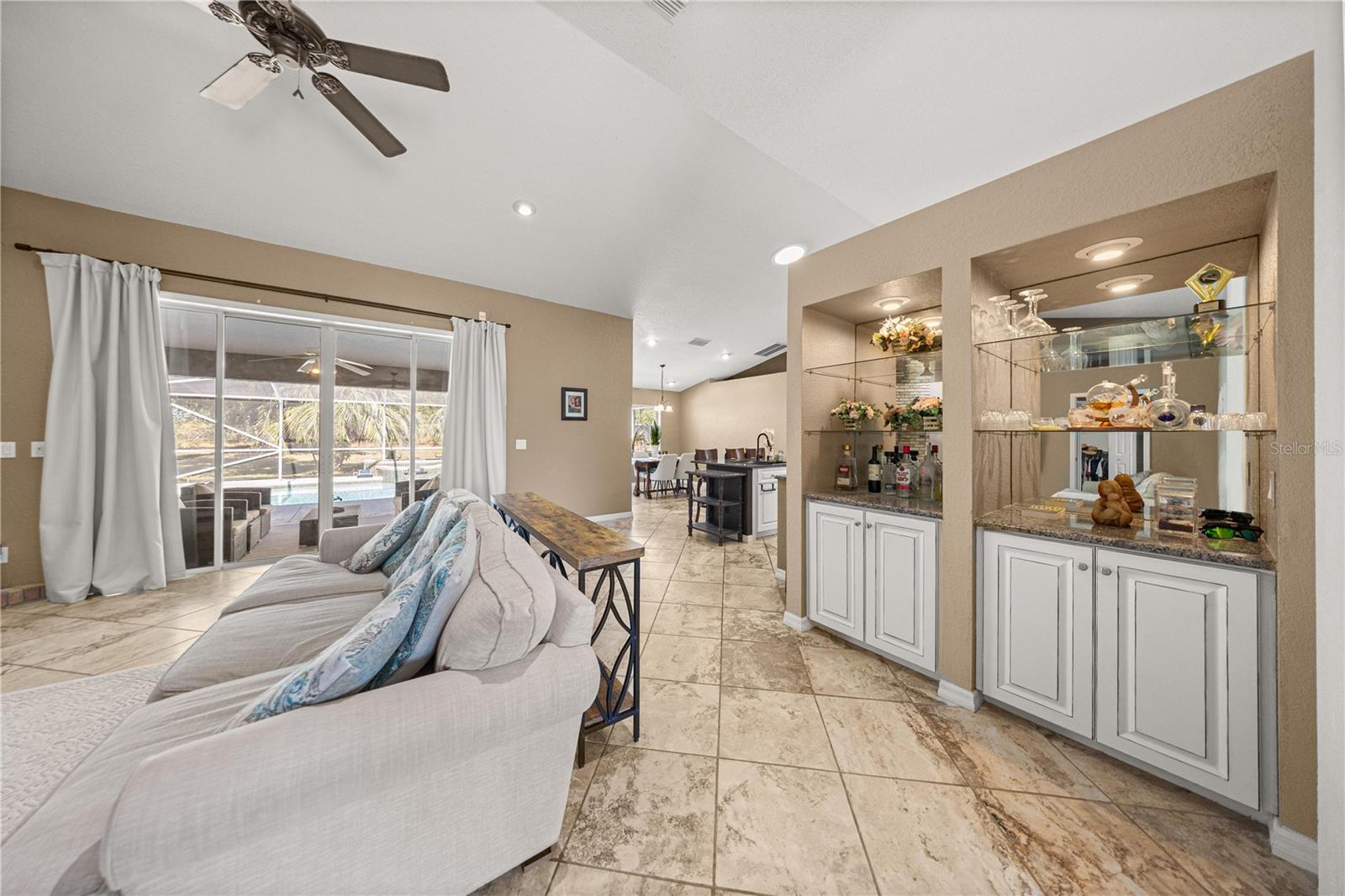 EMERALD POINT - Residential