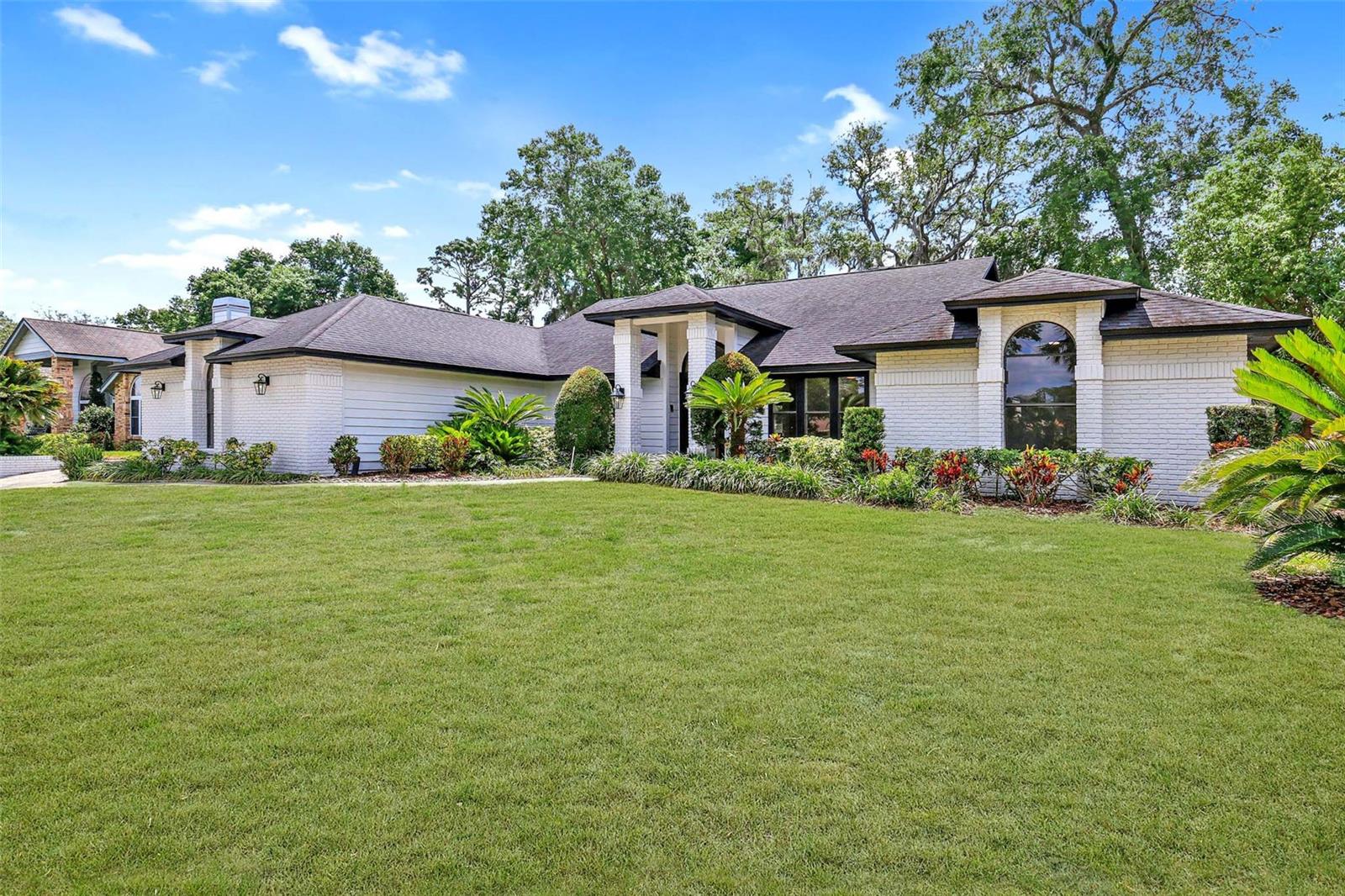 216 SHADY OAKS CIRCLE
