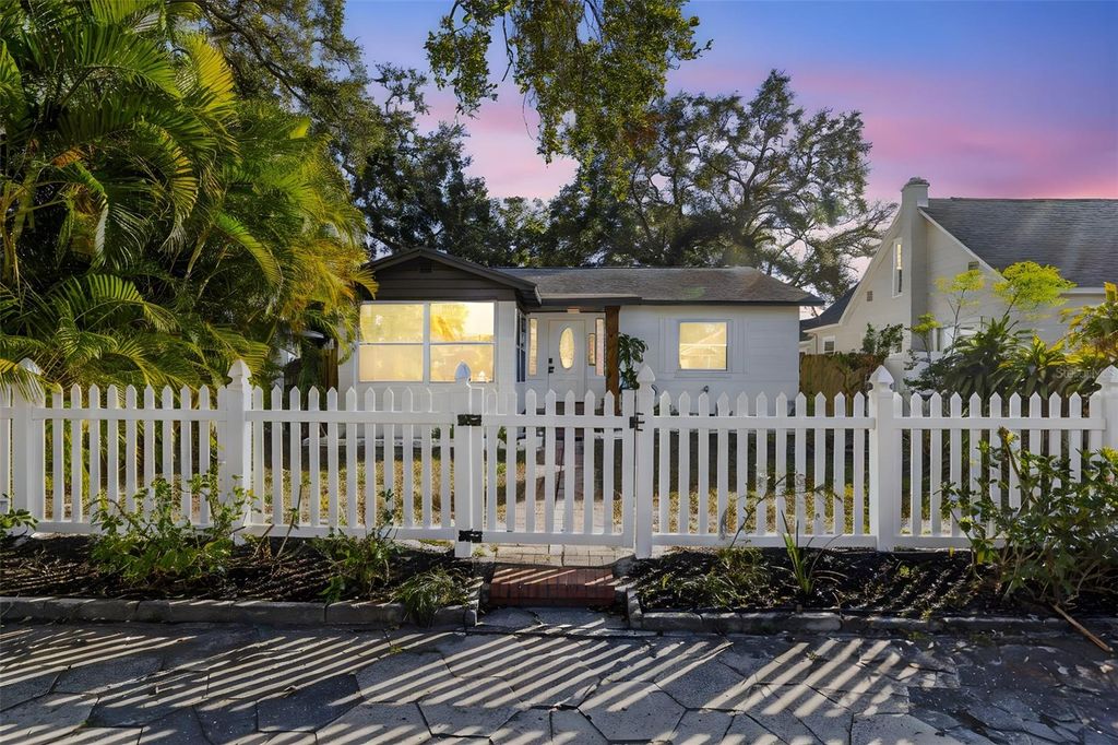 Photo of 1520 20th Avenue N, St Petersburg, FL 33704 (MLS # TB8457646)