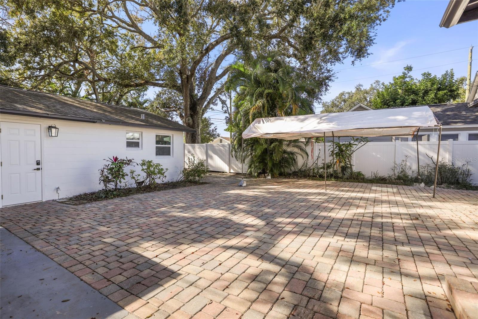 EUCLID GROVE - Residential