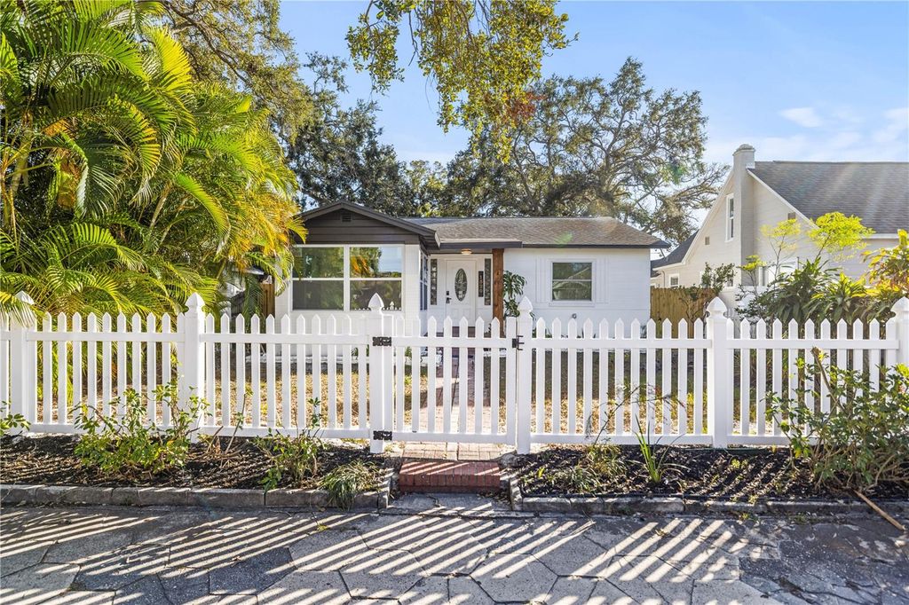 Photo of 1520 20th Avenue N, St Petersburg, FL 33704 (MLS # TB8457646)