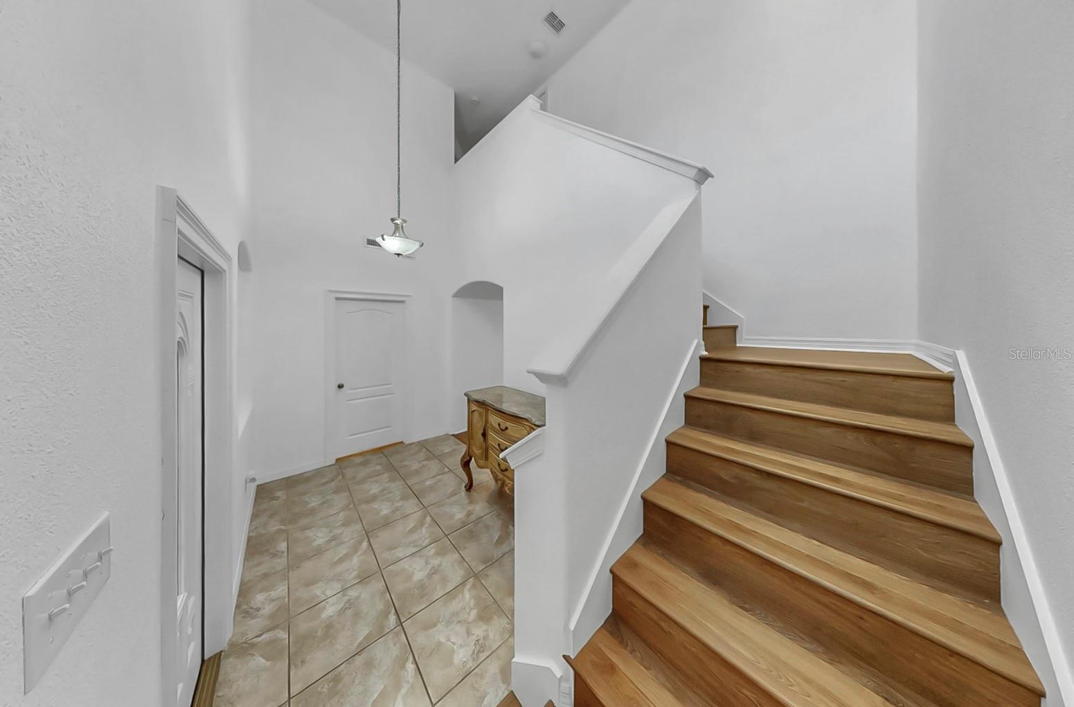 10012 NEWMINSTER LOOP