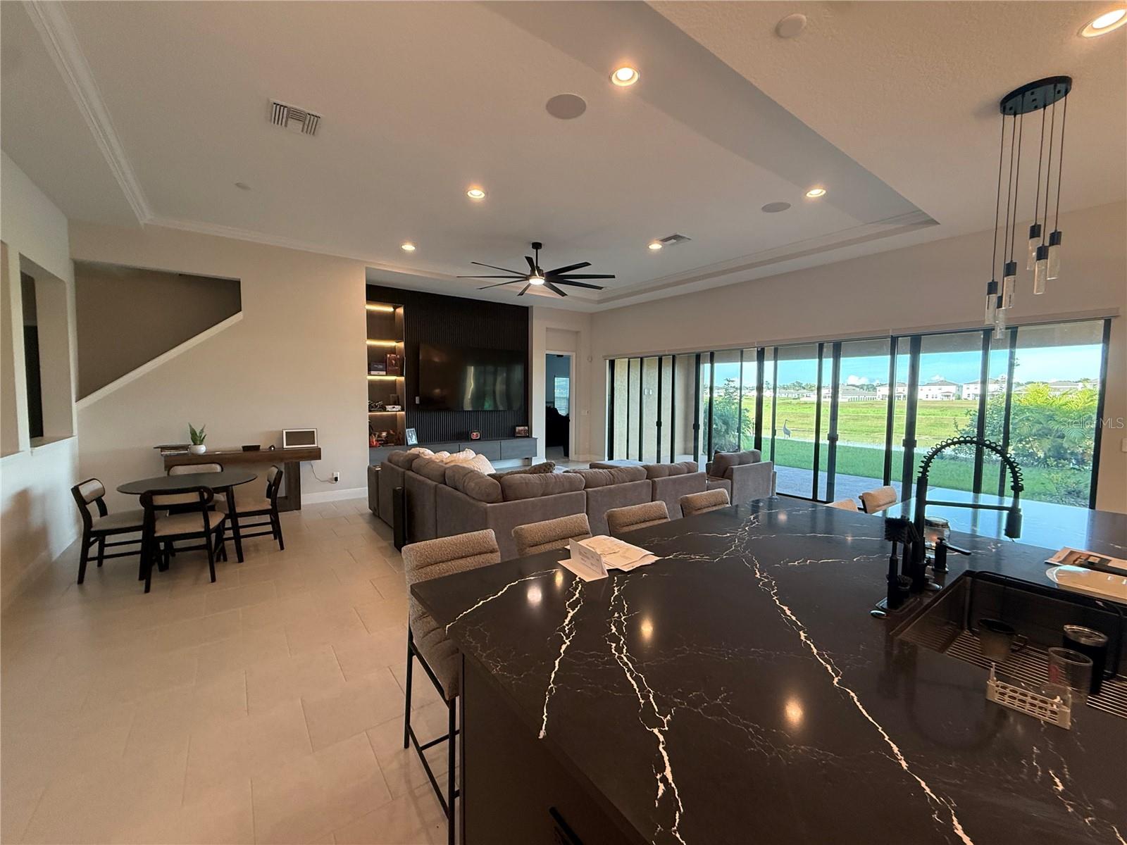 10958 RUSTIC TIMBER LOOP