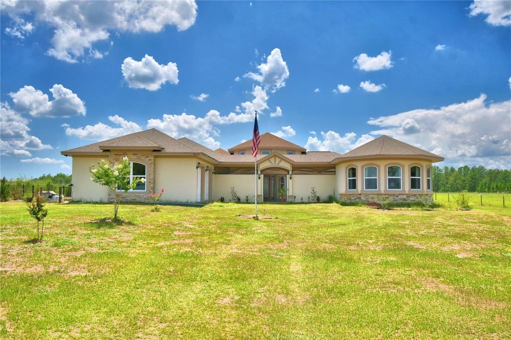 Photo of 13023 Sweet Hill Rd, Polk City, FL 33868 (MLS # G5114211)