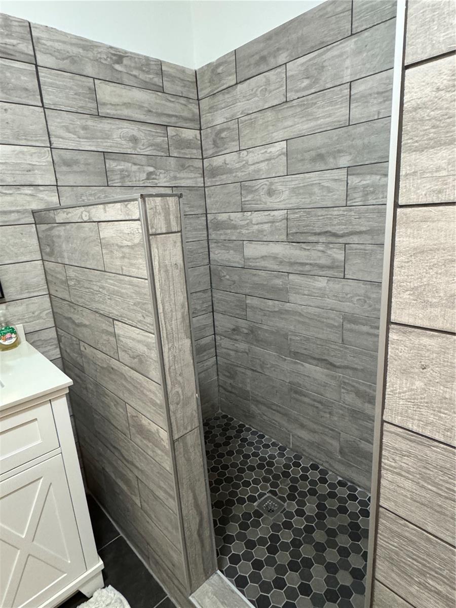 VILLAGE-LAKELAND - Residential