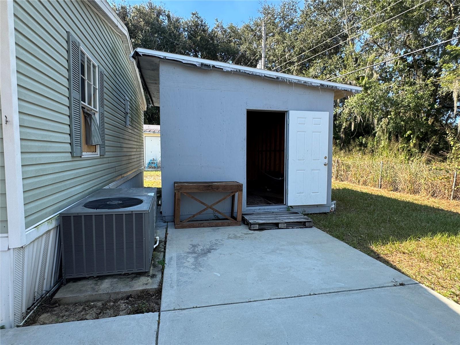 VILLAGE-LAKELAND - Residential