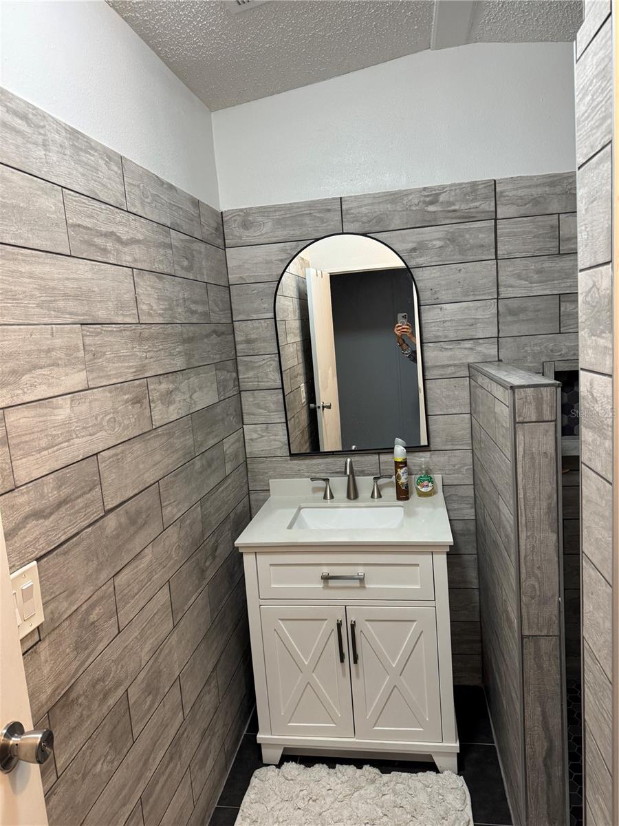 VILLAGE-LAKELAND - Residential