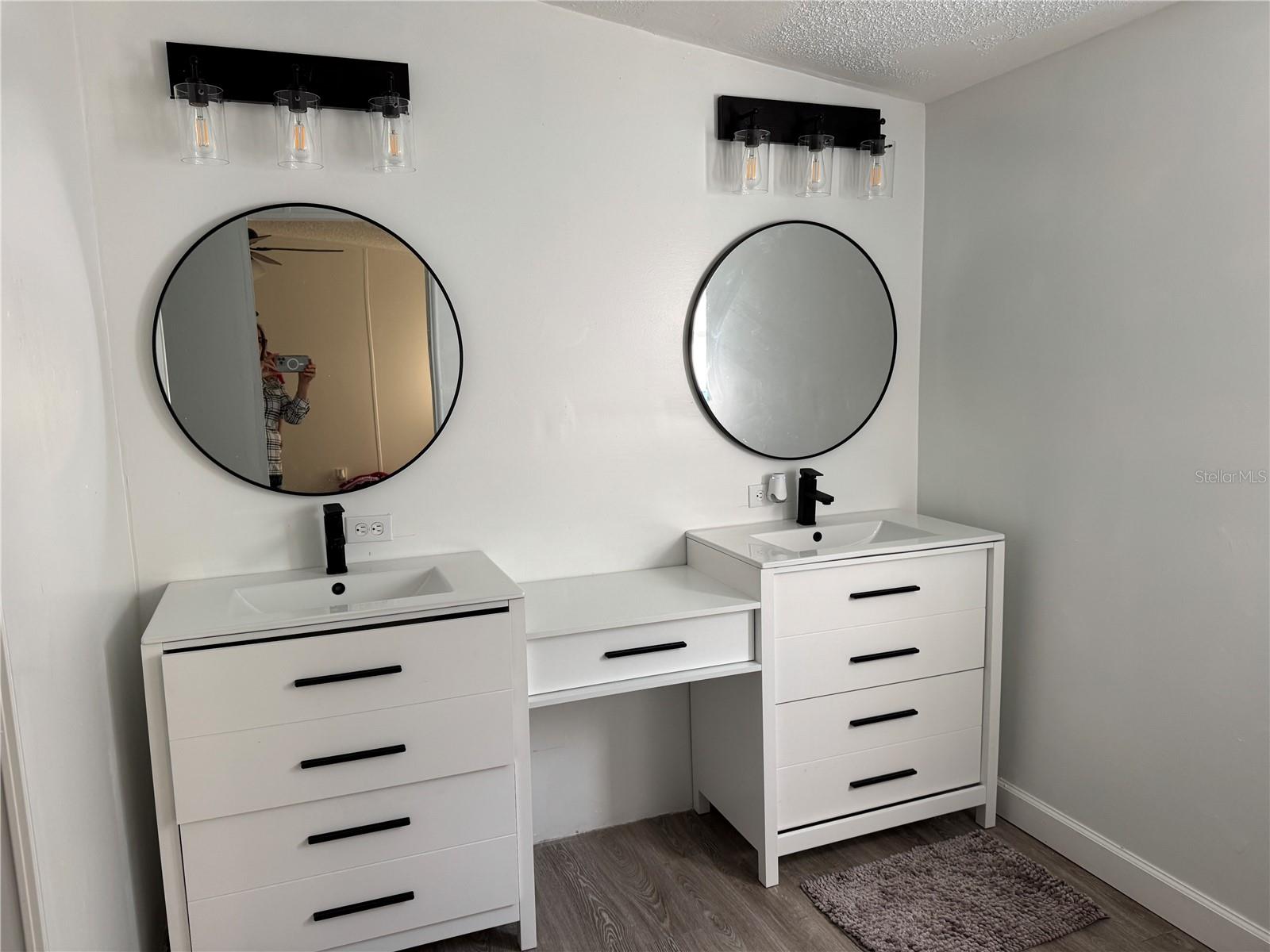 VILLAGE-LAKELAND - Residential