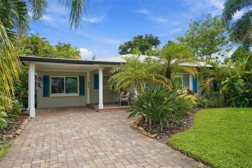 Photo of 2174 Bougainvillea Street, Sarasota, FL 34239 (MLS # A4708276)