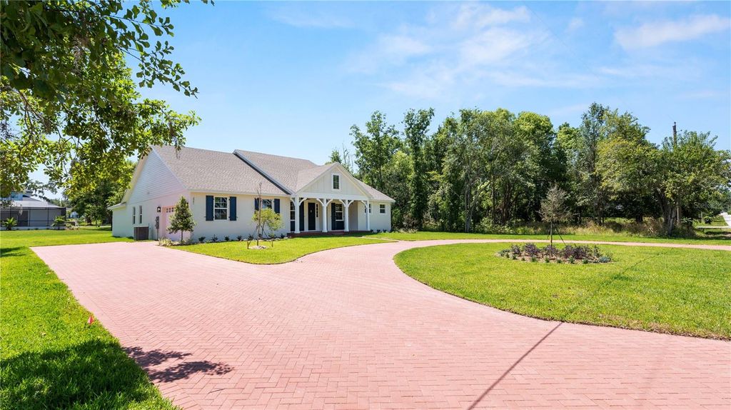 Photo of 2561 Rogers Road, Lakeland, FL 33812 (MLS # R4910925)