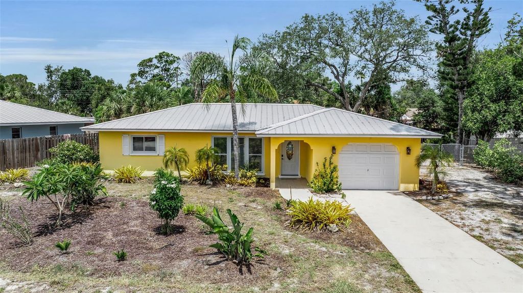 Photo of 355 Mcarthur Avenue, Sarasota, FL 34243 (MLS # A4695952)