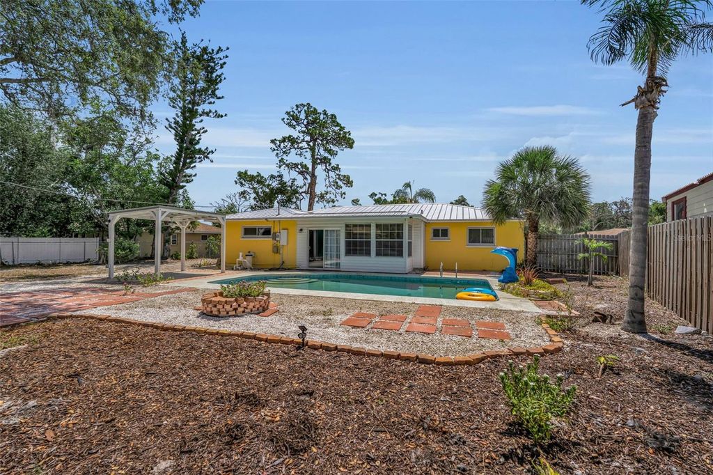 Photo of 355 Mcarthur Avenue, Sarasota, FL 34243 (MLS # A4695952)