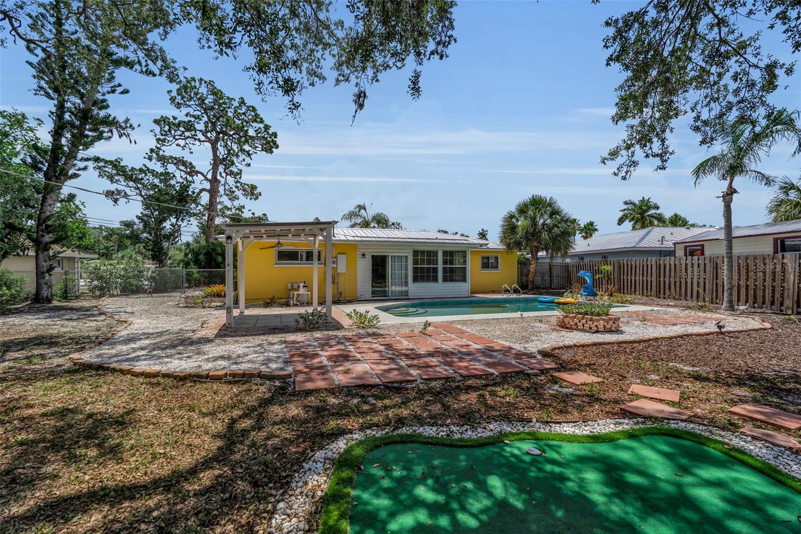 355 MCARTHUR AVENUE