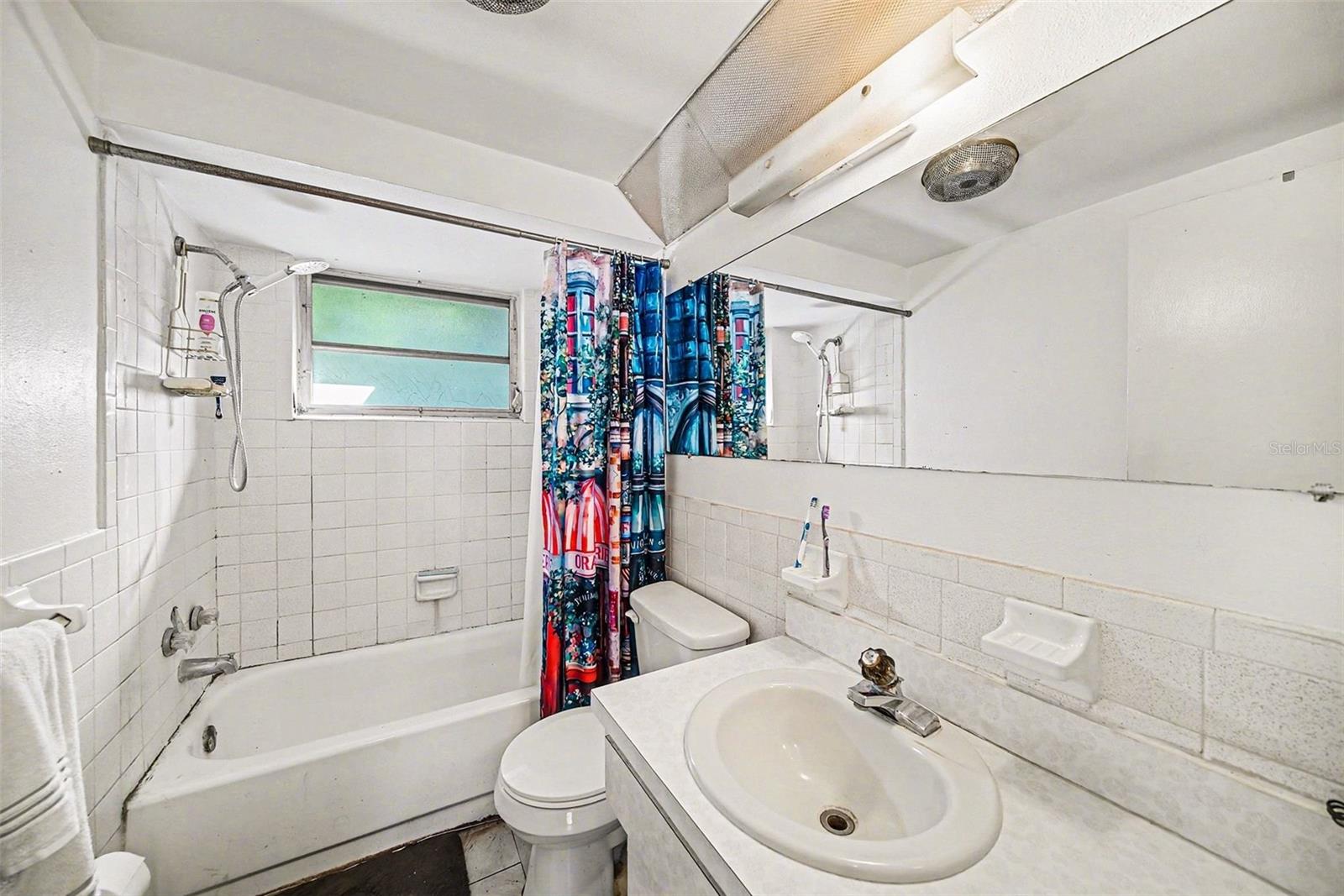 COUNTRY ESTATES - Residential