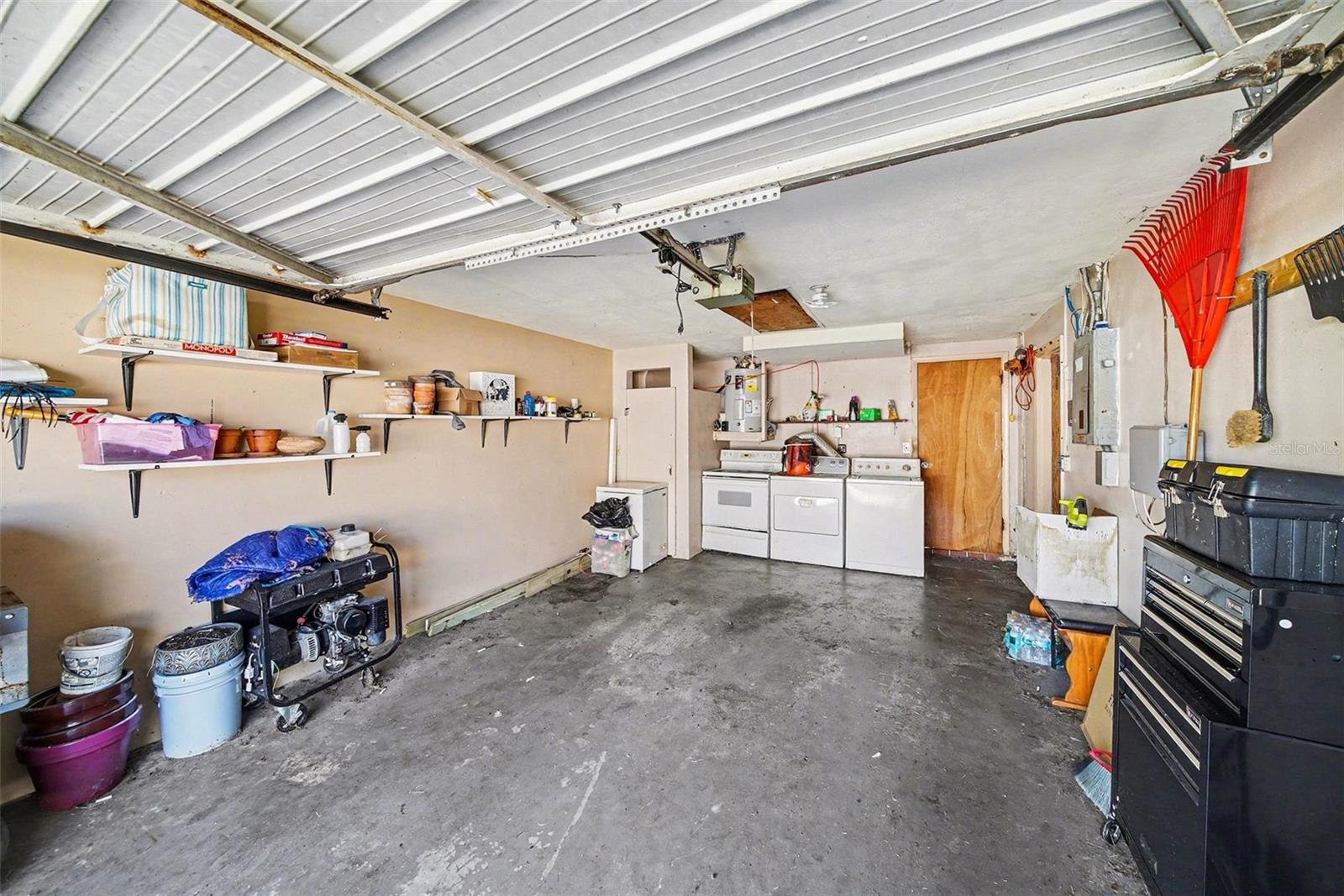 COUNTRY ESTATES - Residential