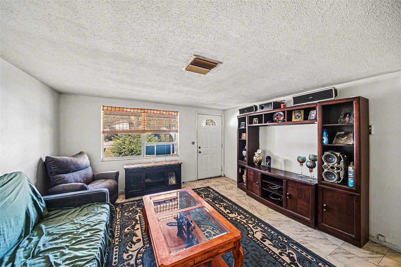 COUNTRY ESTATES - Residential