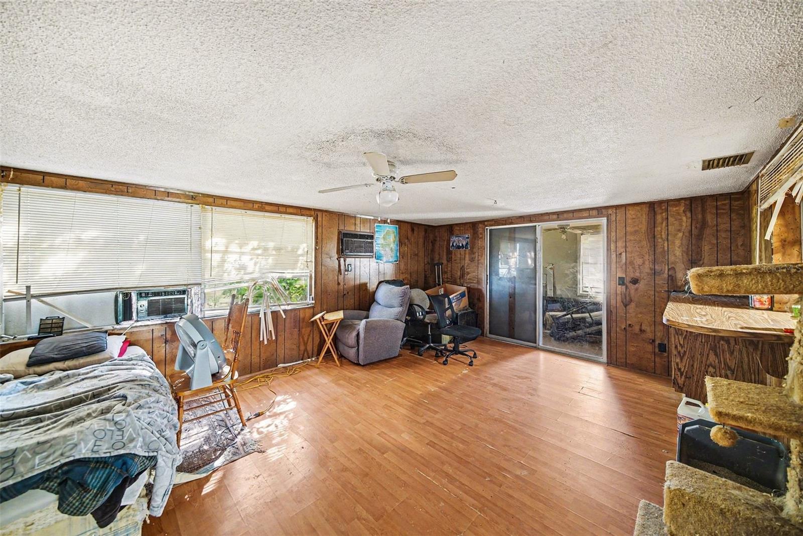 COUNTRY ESTATES - Residential