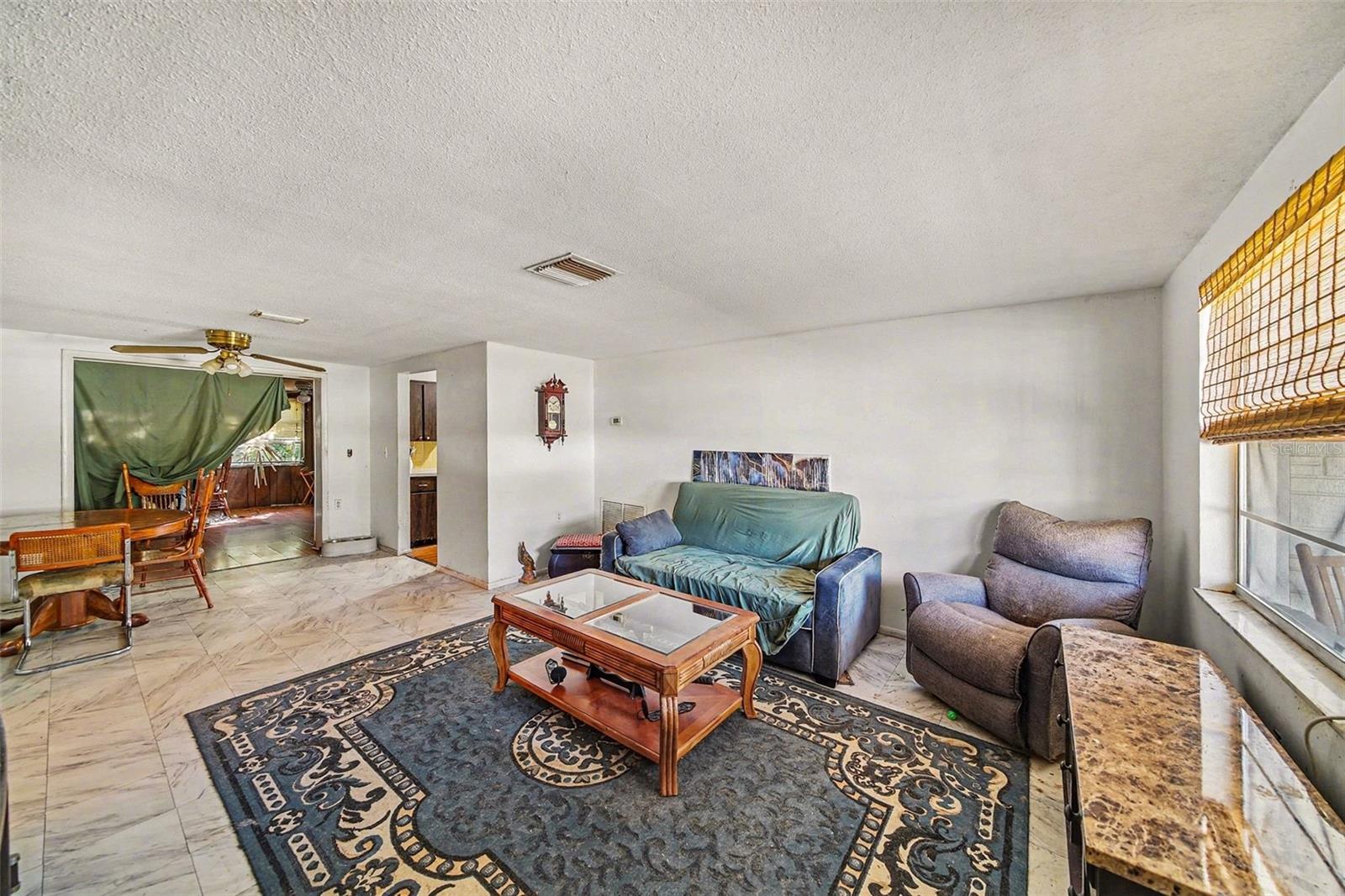 COUNTRY ESTATES - Residential