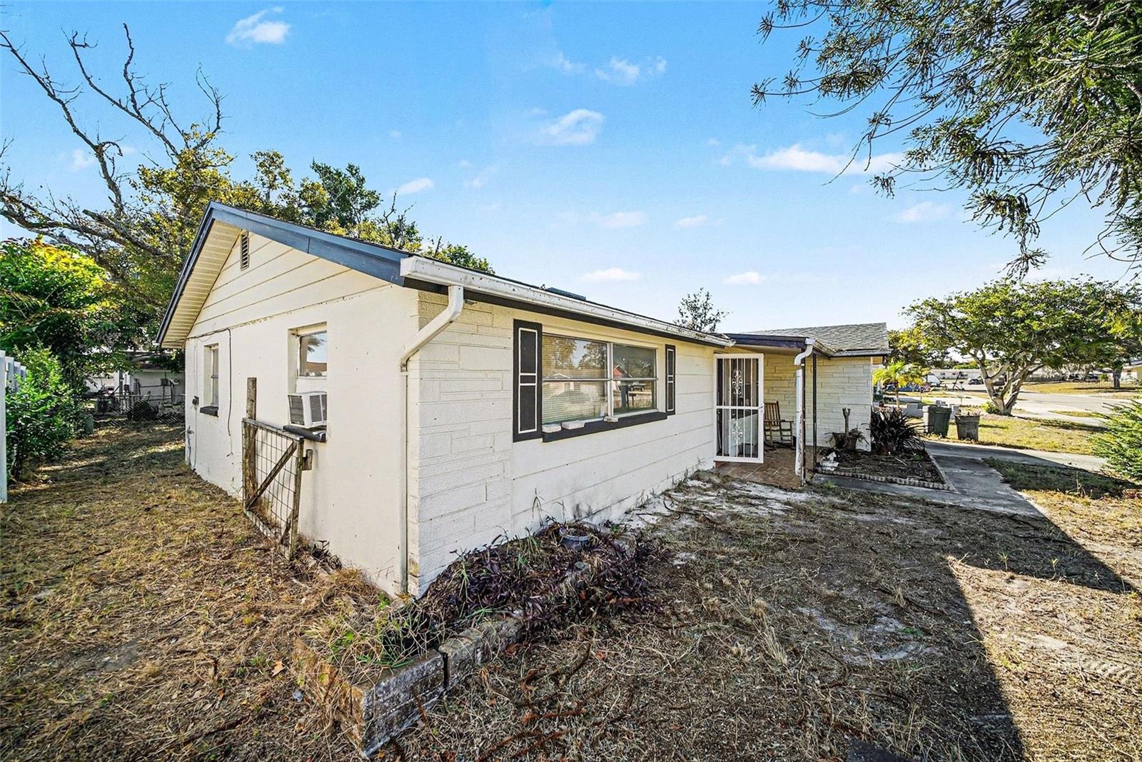 COUNTRY ESTATES - Residential