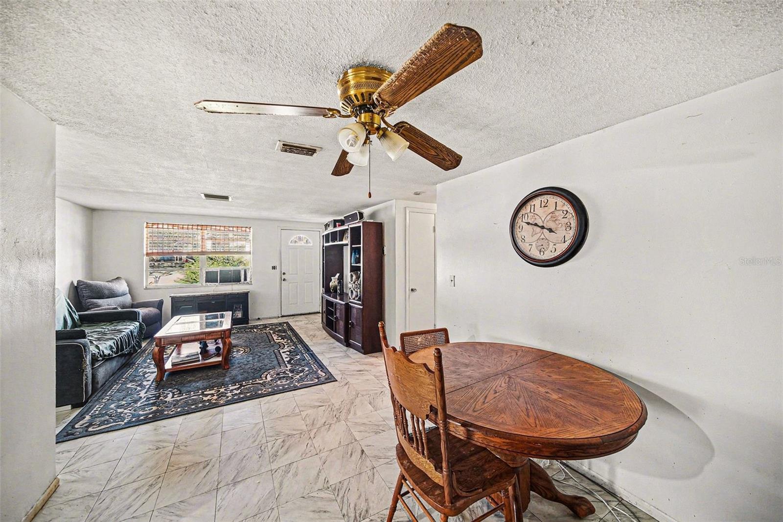 COUNTRY ESTATES - Residential