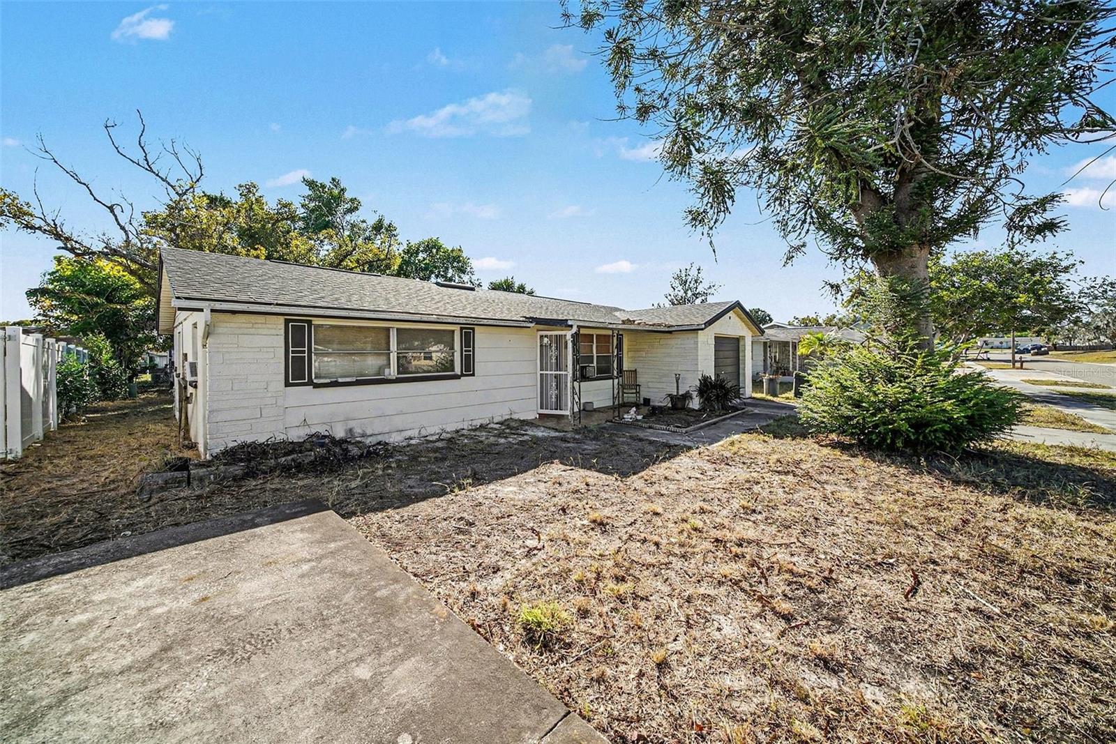 COUNTRY ESTATES - Residential