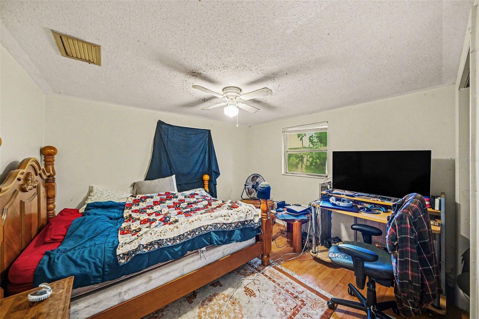 COUNTRY ESTATES - Residential