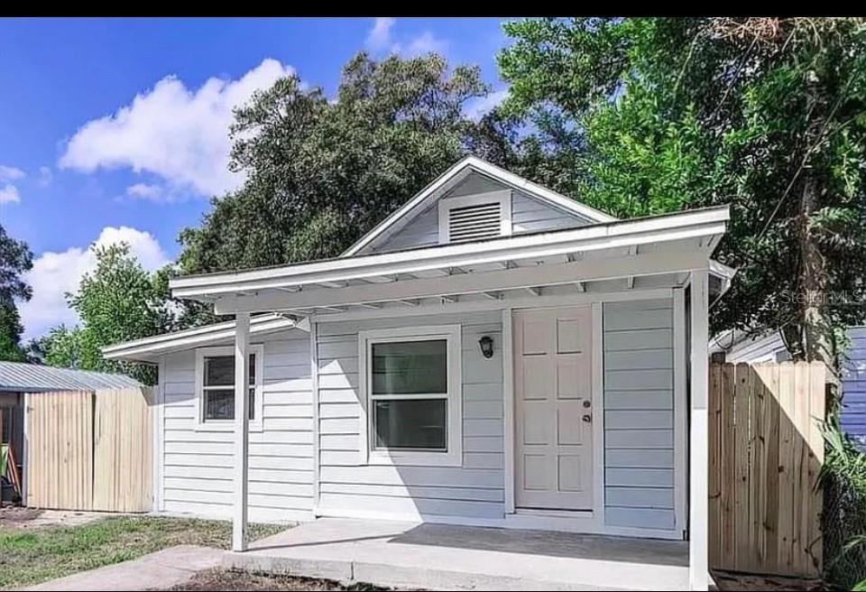 8428 N HIGHLAND AVENUE