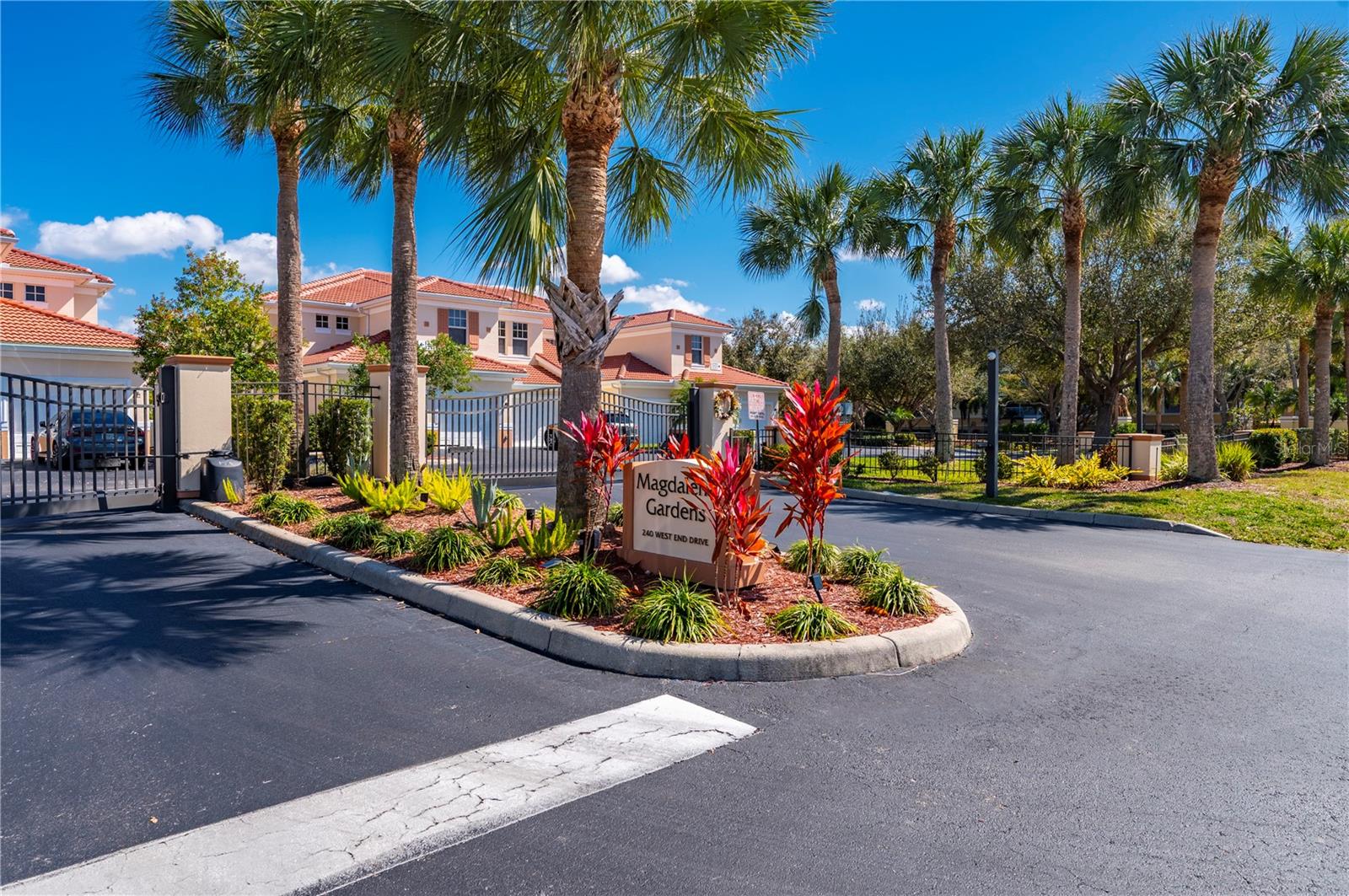 240 W END DRIVE 1123