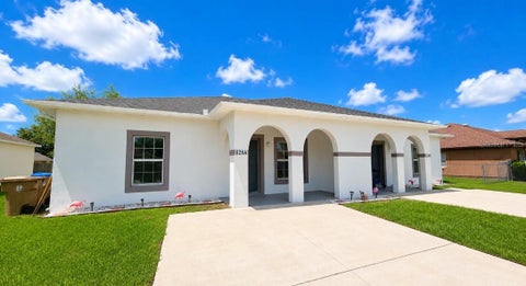 Photo of 828 Abbeville Court, Kissimmee, FL 34759 (MLS # P4938953)