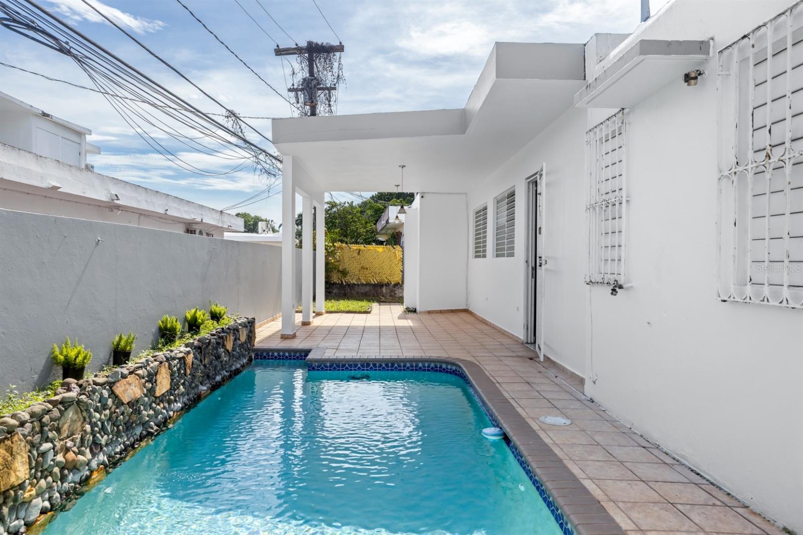 UNIVERSITY GARDENS - Residential