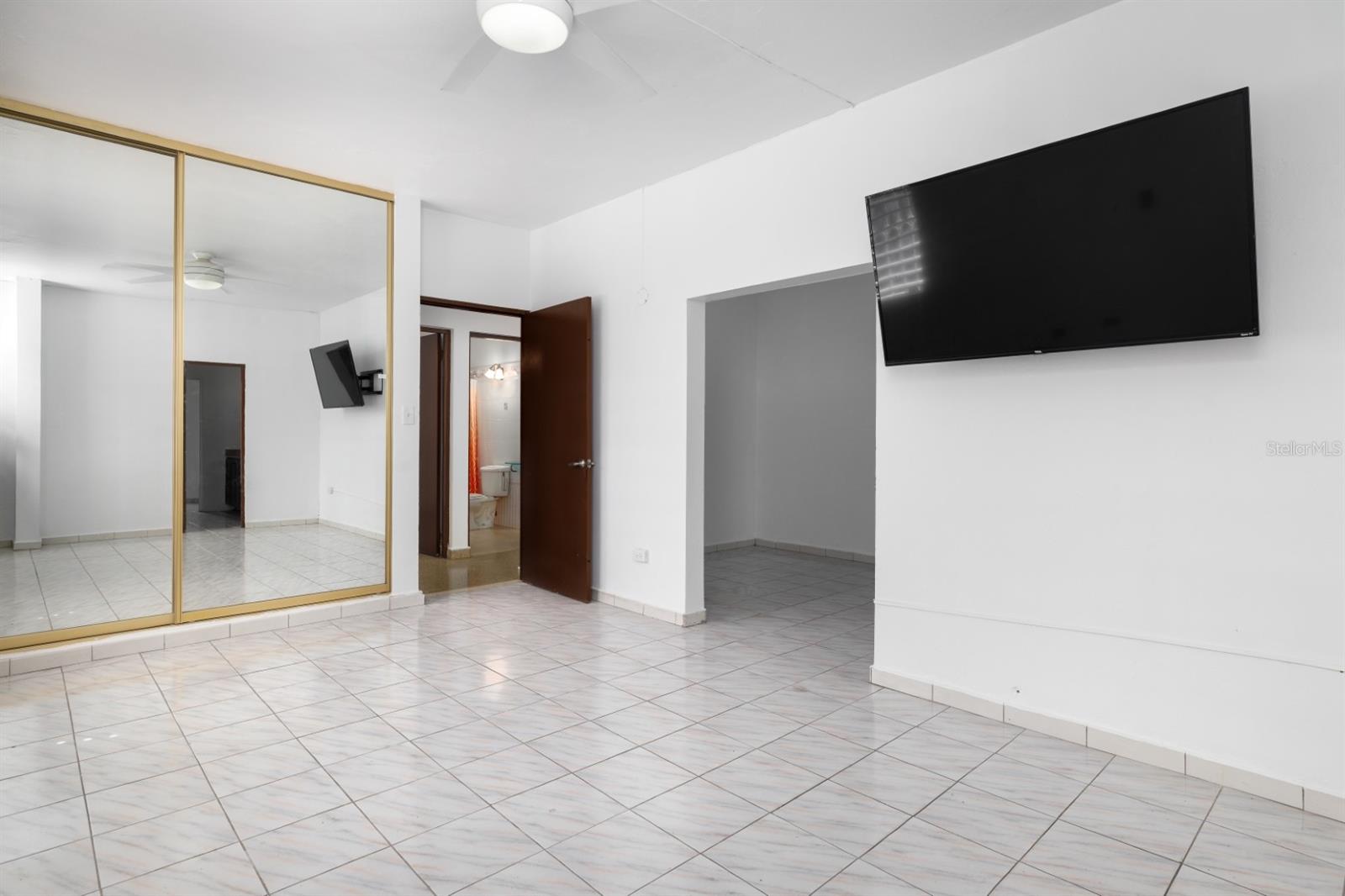 UNIVERSITY GARDENS - Residential