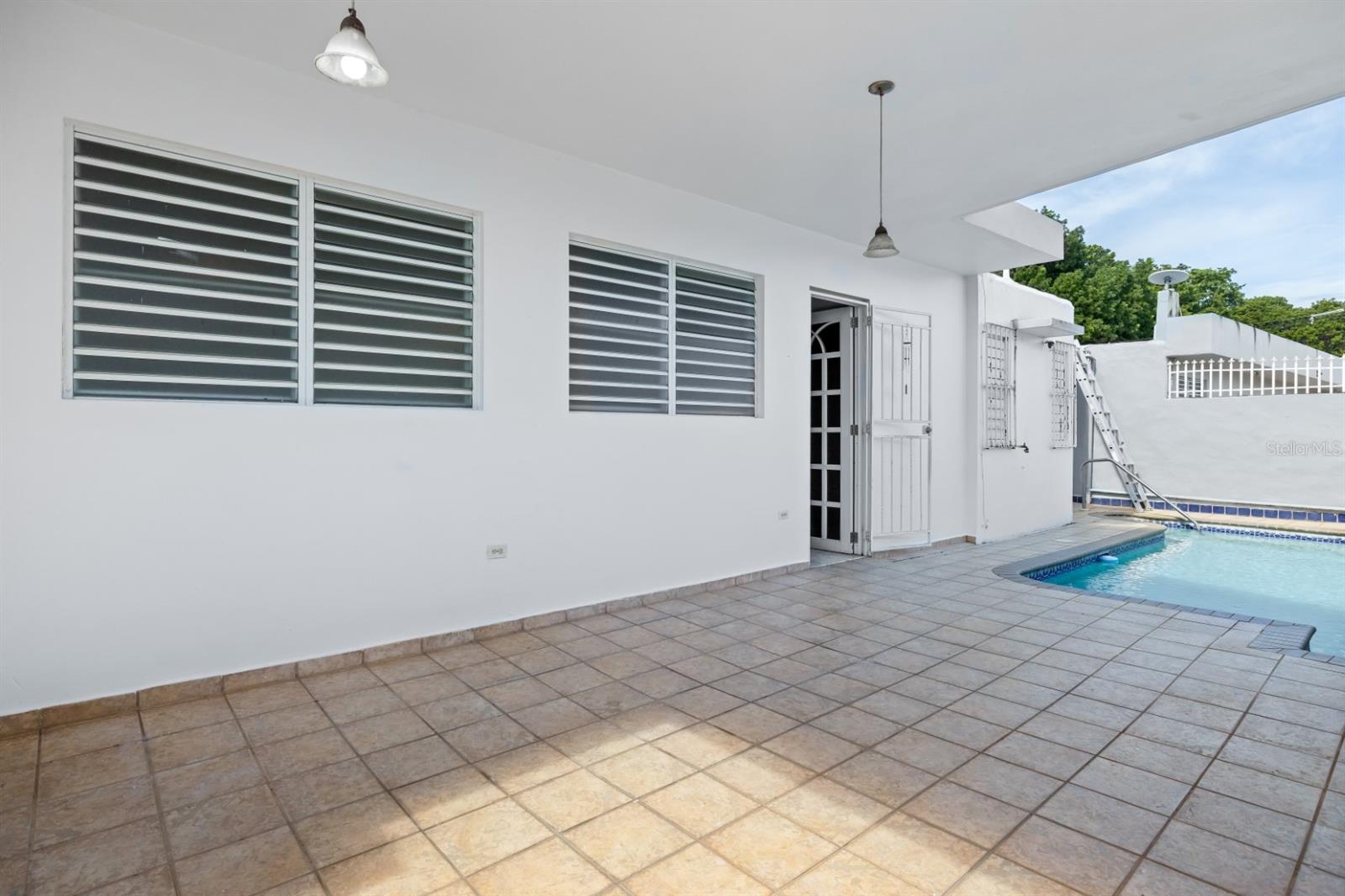 UNIVERSITY GARDENS - Residential