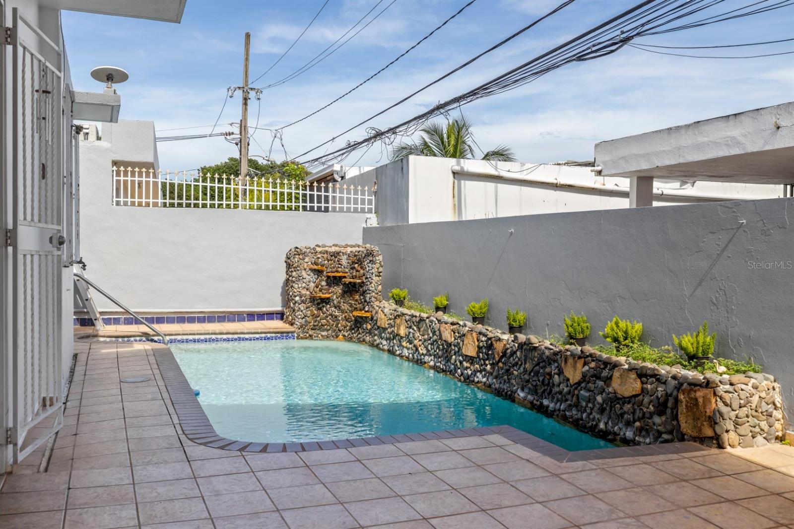 UNIVERSITY GARDENS - Residential