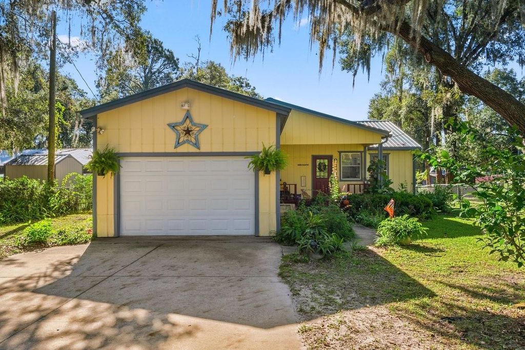 Photo of 832 Lake Shore Terrace, Interlachen, FL 32148 (MLS # GC534819)