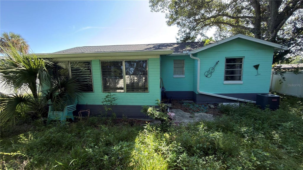 Photo of 856 Berkshire Road, Daytona Beach, FL 32117 (MLS # TB8531786)