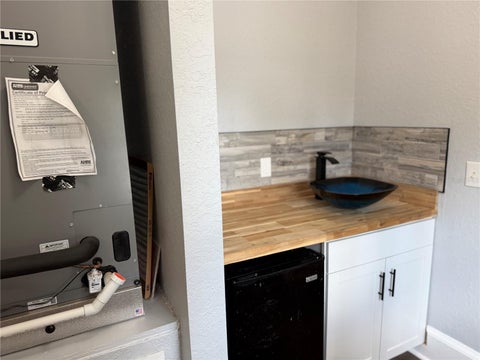 Tiny photo for 527 NE 8th Avenue, Ocala, FL 34470 (MLS # OM725962)